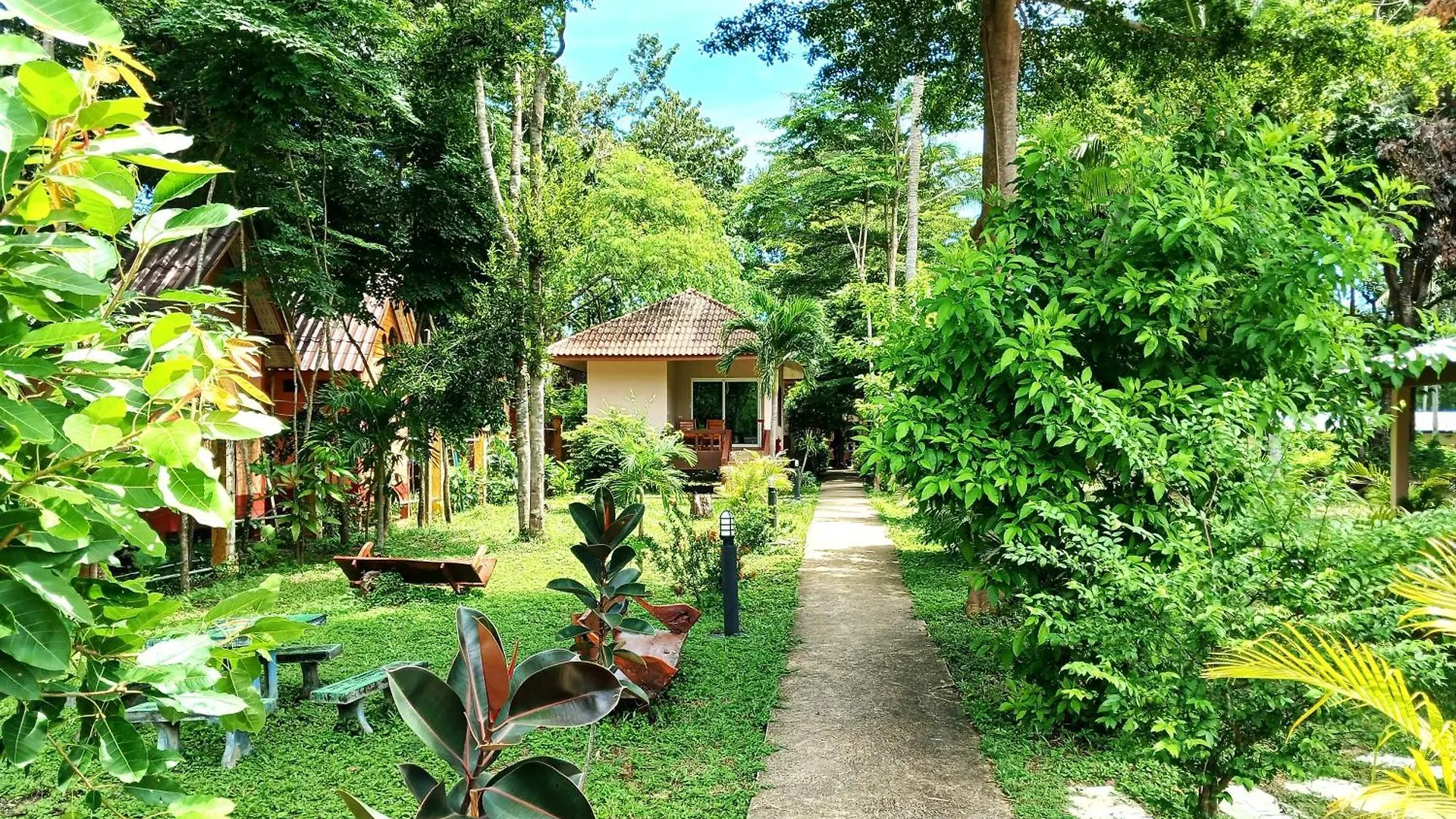 אכסניה קו לנטה Baan Long Beach