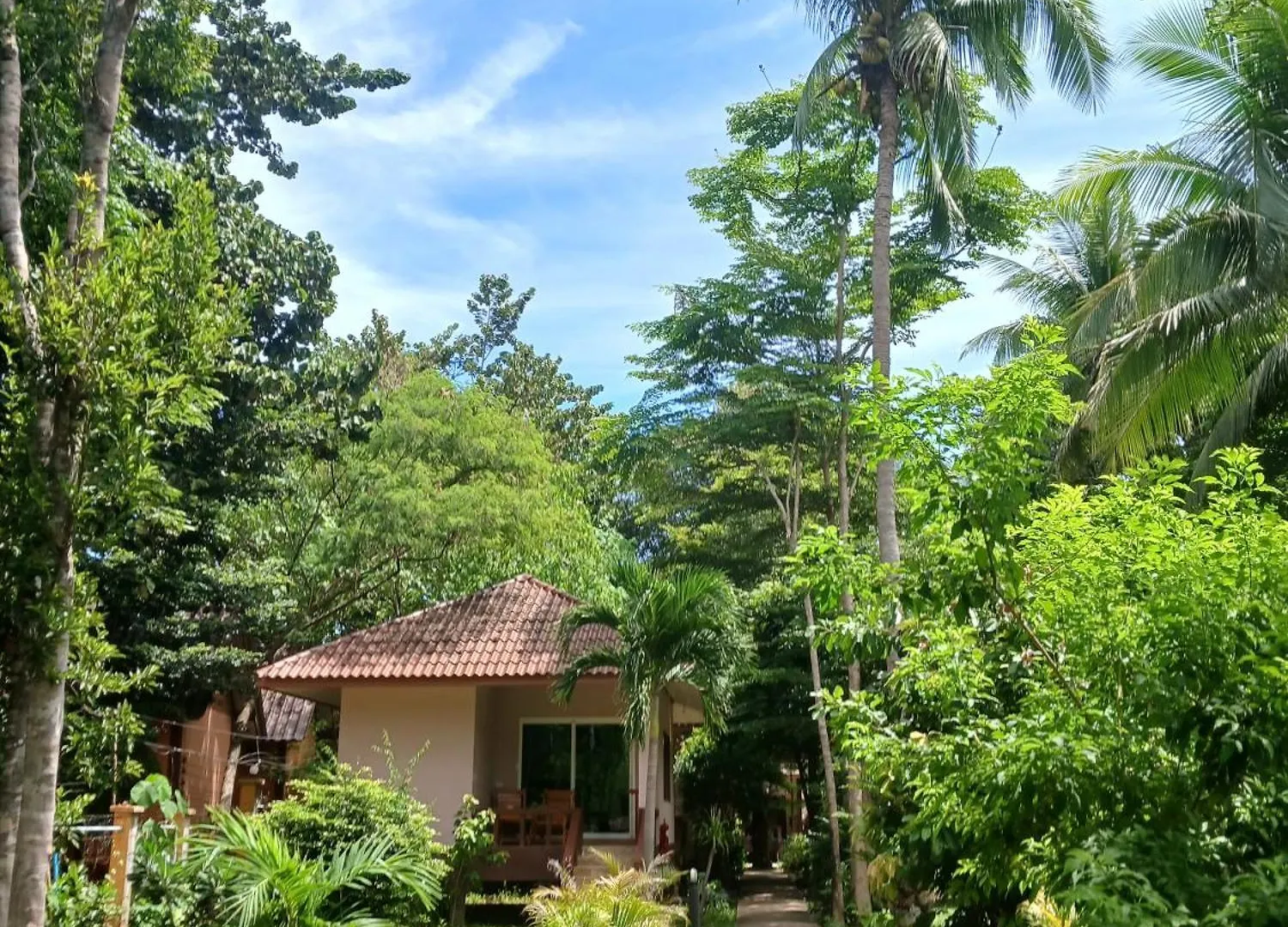 קו לנטה Baan Long Beach אכסניה