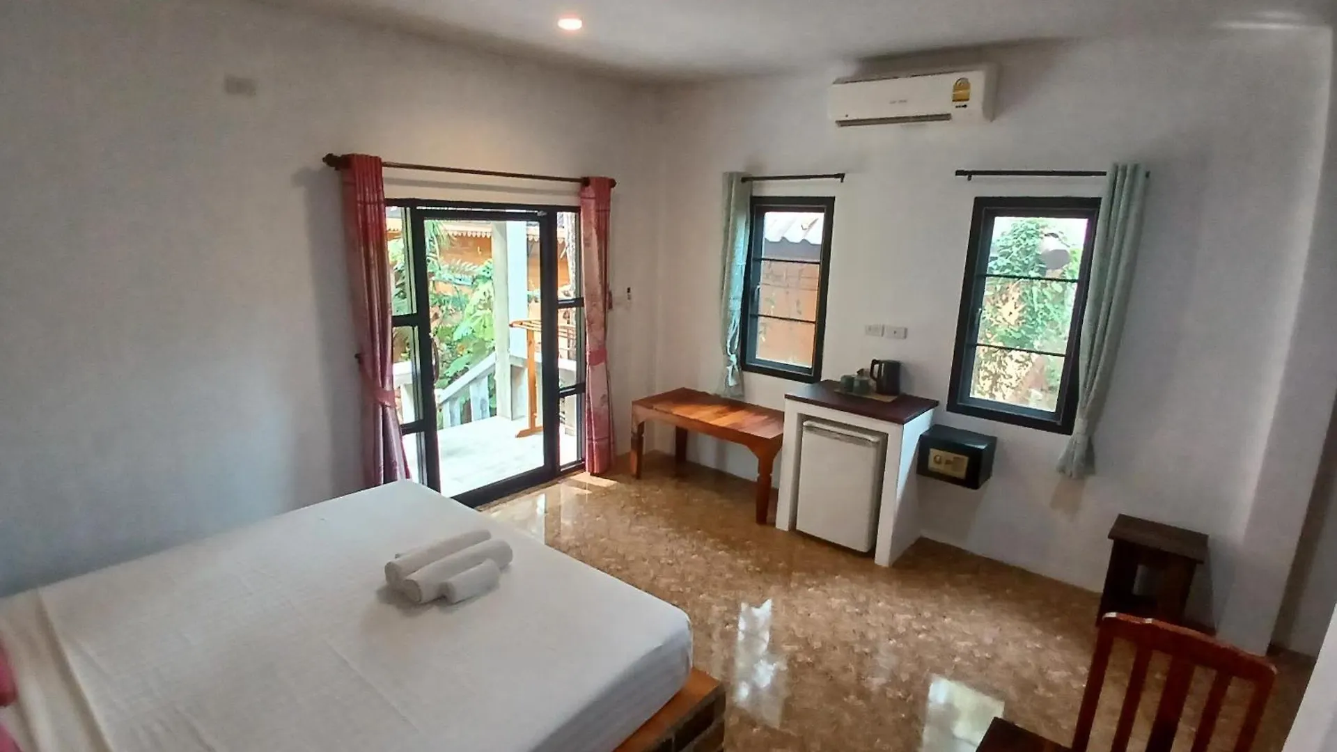 Lodge Baan Long Beach Koh Lanta