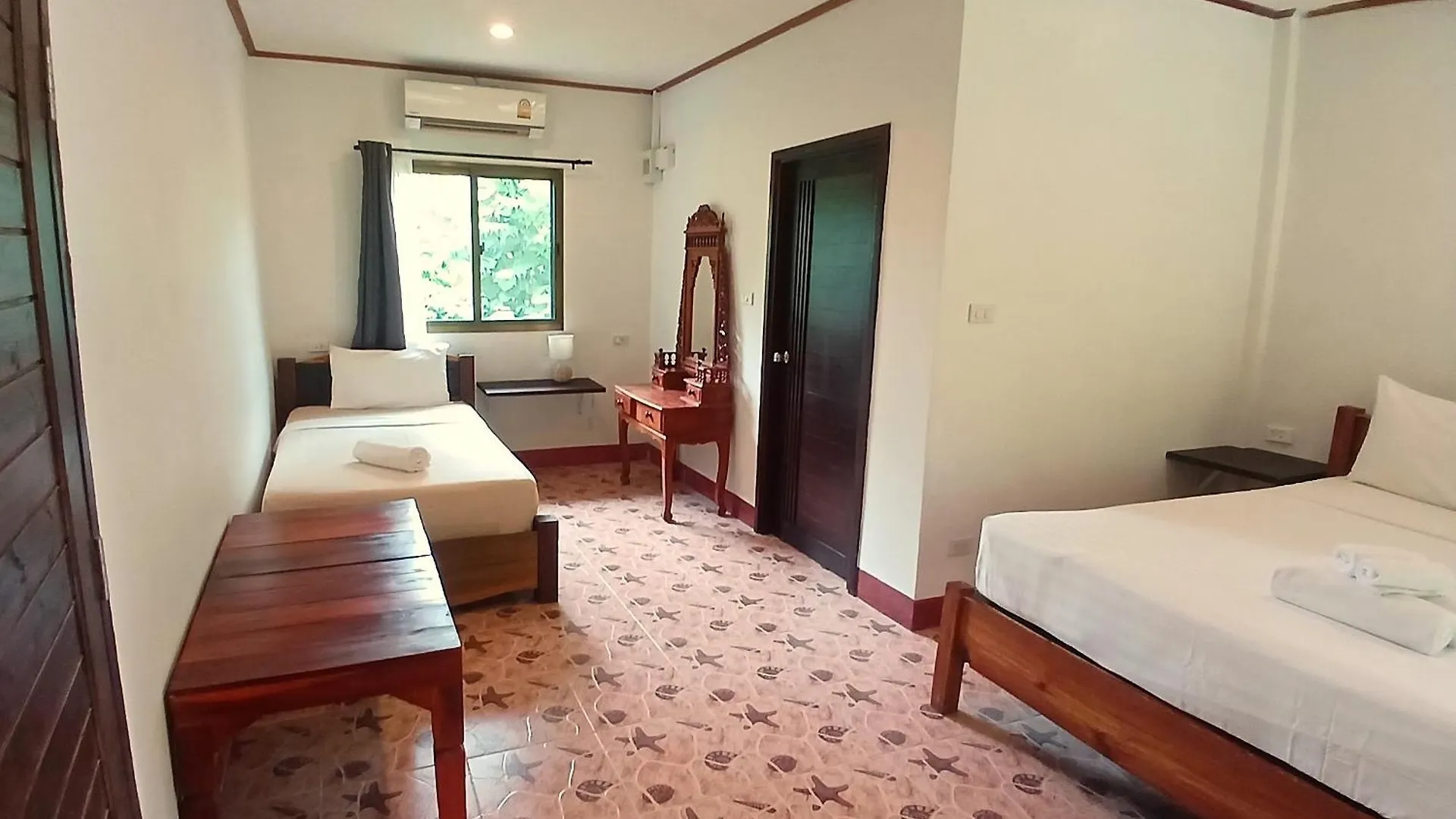 Baan Long Beach Ko Lanta Thailand